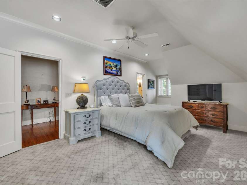 2214 La Maison Drive, Charlotte, NC 28226.  MLS# CAR4402366, YatesRealty ID 41116. 
