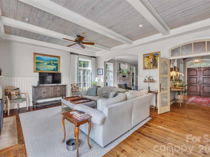 2214 La Maison Drive, Charlotte, NC 28226.  MLS# CAR4402366, YatesRealty ID 41116. 