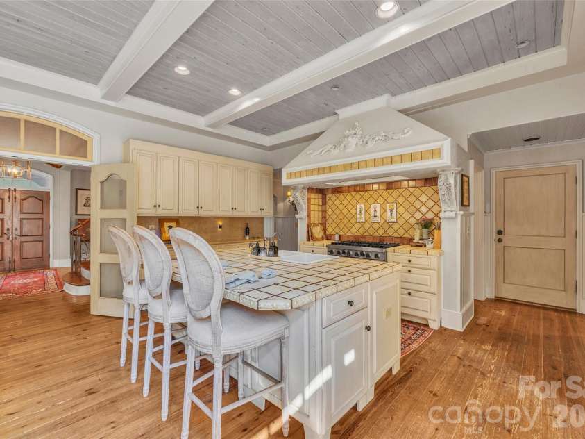 2214 La Maison Drive, Charlotte, NC 28226.  MLS# CAR4402366, YatesRealty ID 41116. 