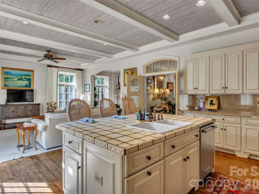 2214 La Maison Drive, Charlotte, NC 28226.  MLS# CAR4402366, YatesRealty ID 41116. 
