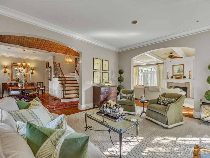2214 La Maison Drive, Charlotte, NC 28226.  MLS# CAR4402366, YatesRealty ID 41116. 