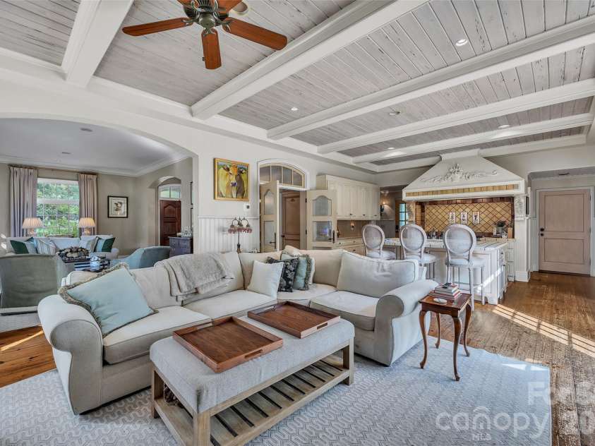 2214 La Maison Drive, Charlotte, NC 28226.  MLS# CAR4402366, YatesRealty ID 41116. 