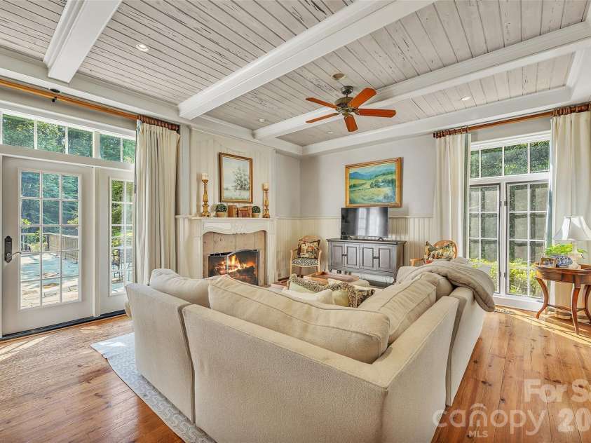 2214 La Maison Drive, Charlotte, NC 28226.  MLS# CAR4402366, YatesRealty ID 41116. 