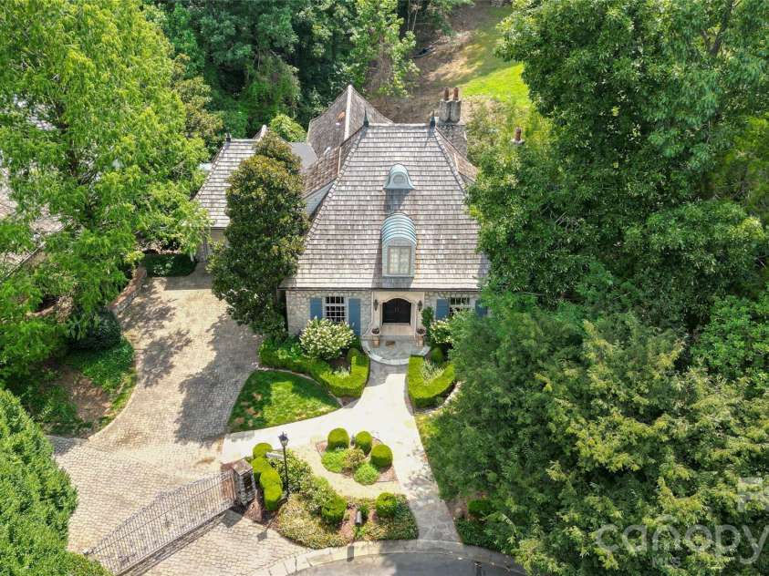 2214 La Maison Drive, Charlotte, NC 28226.  MLS# CAR4402366, YatesRealty ID 41116. 