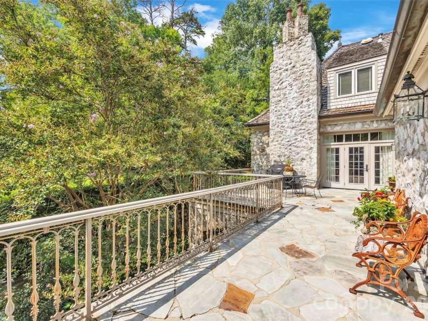 2214 La Maison Drive, Charlotte, NC 28226.  MLS# CAR4402366, YatesRealty ID 41116. 