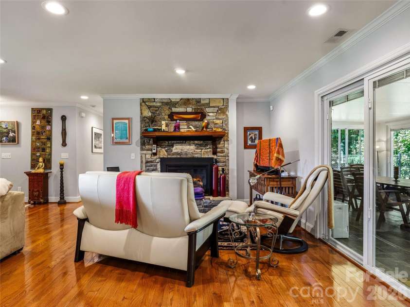 13 Ashley Road, Asheville, NC 28805.  MLS# CAR4407414, YatesRealty ID 41118. 