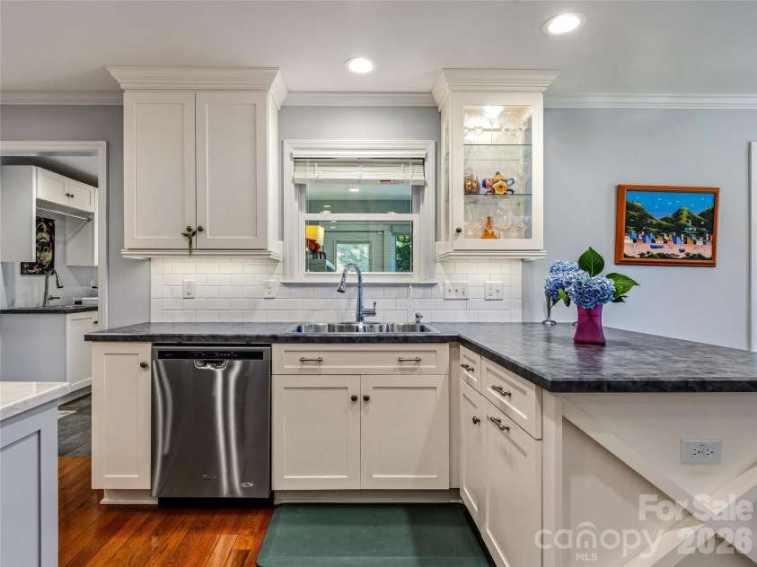 13 Ashley Road, Asheville, NC 28805.  MLS# CAR4407414, YatesRealty ID 41118. 