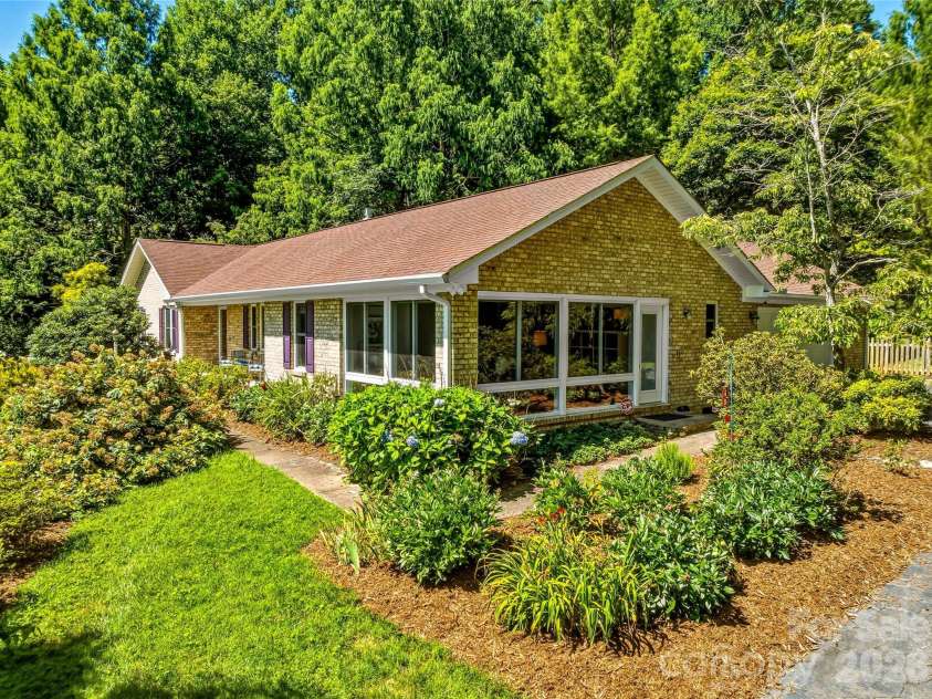 13 Ashley Road, Asheville, NC 28805.  MLS# CAR4407414, YatesRealty ID 41118. 