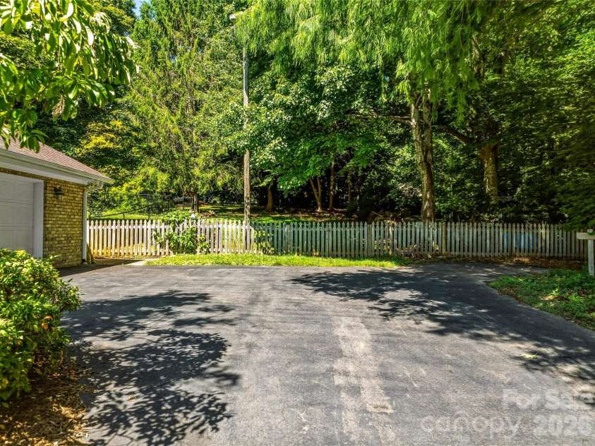 13 Ashley Road, Asheville, NC 28805.  MLS# CAR4407414, YatesRealty ID 41118. 