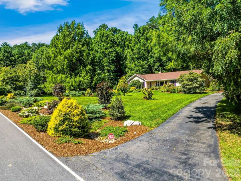 13 Ashley Road, Asheville, NC 28805.  MLS# CAR4407414, YatesRealty ID 41118. 