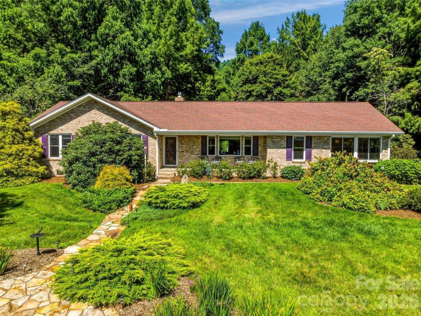 13 Ashley Road, Asheville, NC 28805.  MLS# CAR4407414, YatesRealty ID 41118. 