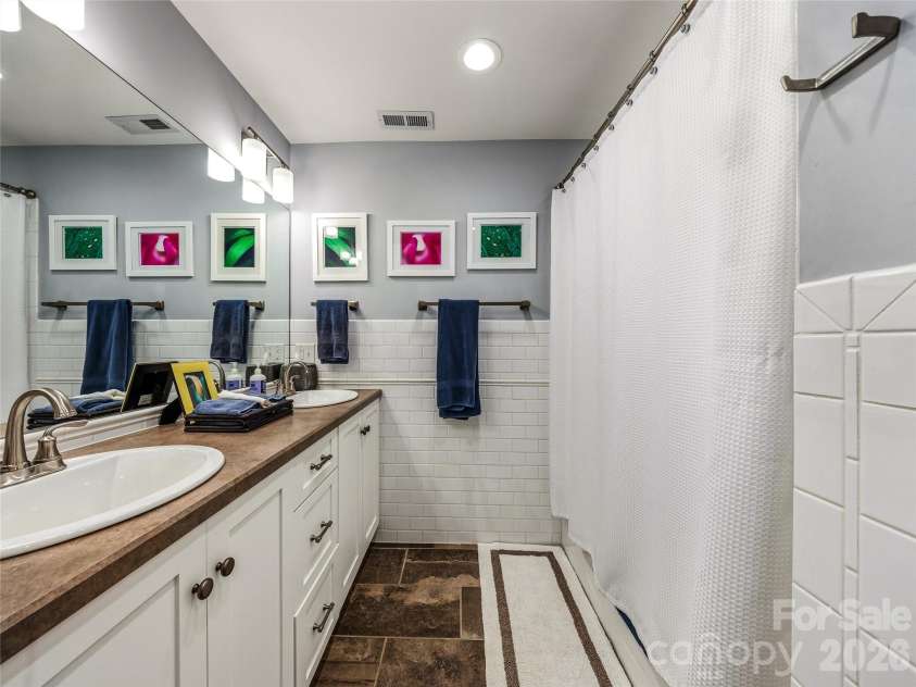 13 Ashley Road, Asheville, NC 28805.  MLS# CAR4407414, YatesRealty ID 41118. Hall Bath with Double Vanities