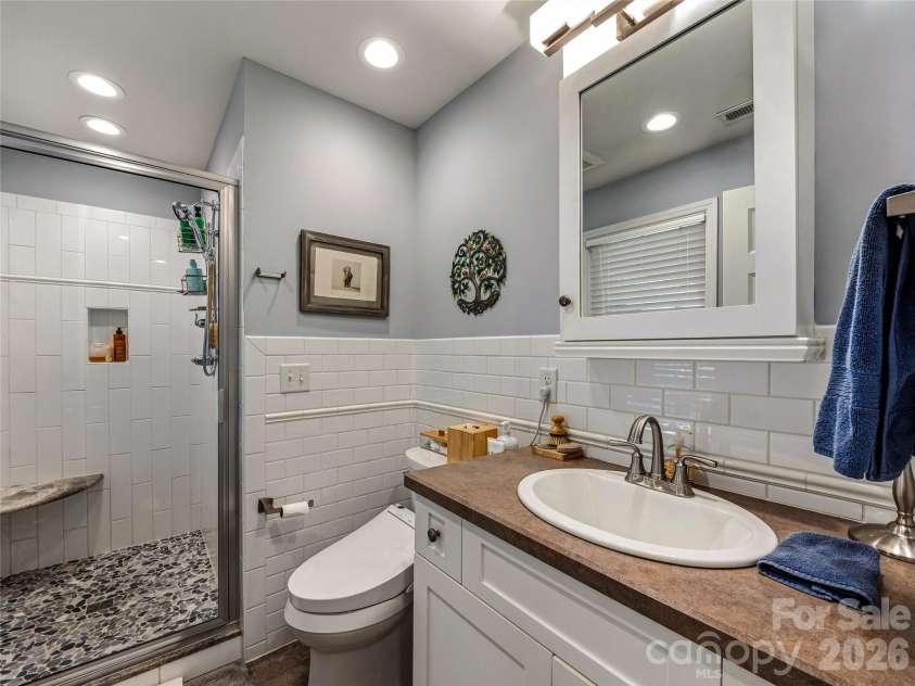 13 Ashley Road, Asheville, NC 28805.  MLS# CAR4407414, YatesRealty ID 41118. Primary Bathroom