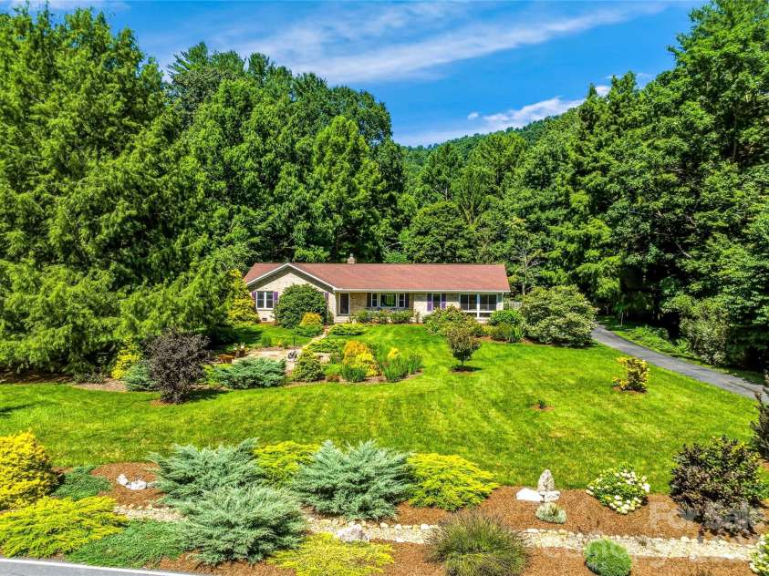 13 Ashley Road, Asheville, NC 28805.  MLS# CAR4407414, YatesRealty ID 41118. Private One level home with incredible views