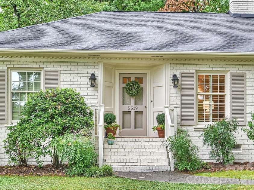 5519 Robinhood Road, Charlotte, NC 28211.  MLS# CAR4398545, YatesRealty ID 41120. 