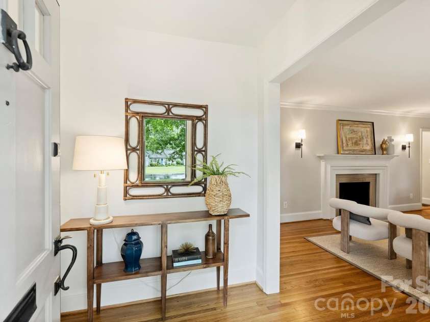 5519 Robinhood Road, Charlotte, NC 28211.  MLS# CAR4398545, YatesRealty ID 41120. 