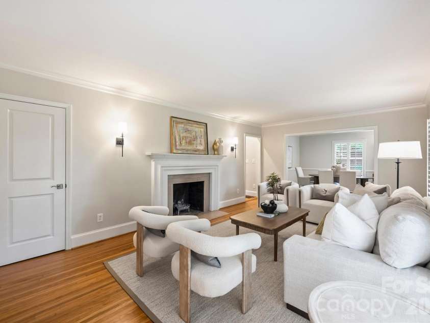 5519 Robinhood Road, Charlotte, NC 28211.  MLS# CAR4398545, YatesRealty ID 41120. 