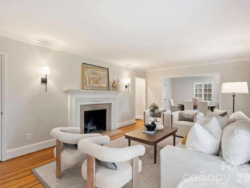 5519 Robinhood Road, Charlotte, NC 28211.  MLS# CAR4398545, YatesRealty ID 41120. 