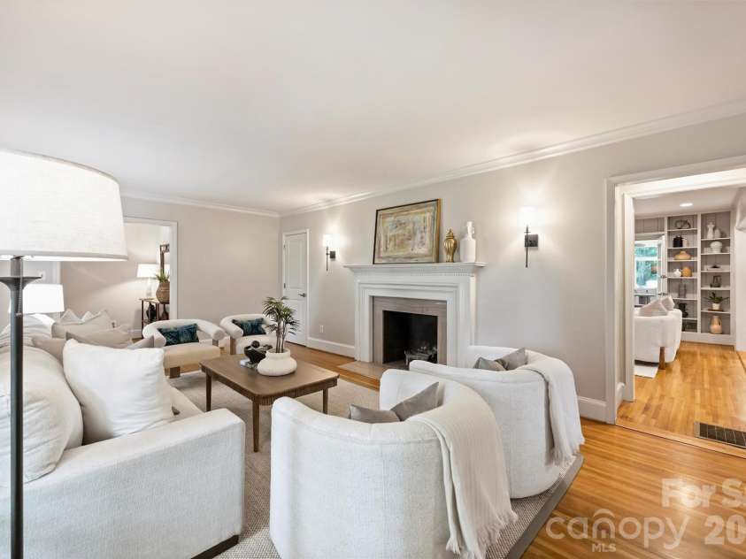 5519 Robinhood Road, Charlotte, NC 28211.  MLS# CAR4398545, YatesRealty ID 41120. 