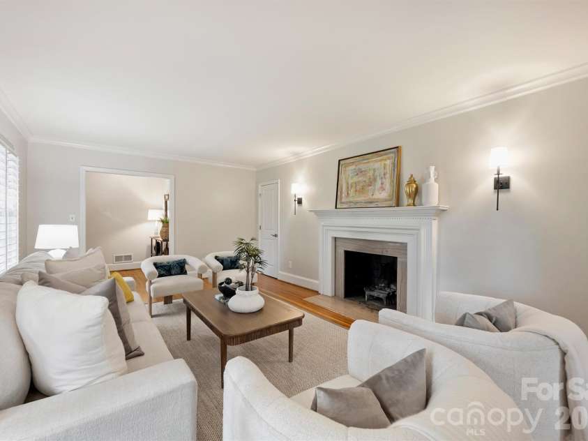 5519 Robinhood Road, Charlotte, NC 28211.  MLS# CAR4398545, YatesRealty ID 41120. 