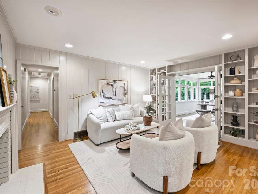 5519 Robinhood Road, Charlotte, NC 28211.  MLS# CAR4398545, YatesRealty ID 41120. 