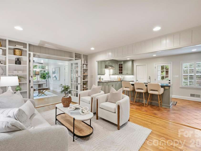 5519 Robinhood Road, Charlotte, NC 28211.  MLS# CAR4398545, YatesRealty ID 41120. 