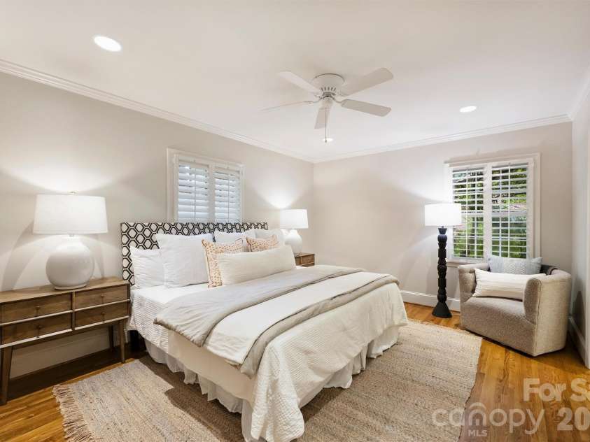 5519 Robinhood Road, Charlotte, NC 28211.  MLS# CAR4398545, YatesRealty ID 41120. 