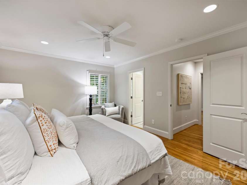 5519 Robinhood Road, Charlotte, NC 28211.  MLS# CAR4398545, YatesRealty ID 41120. 