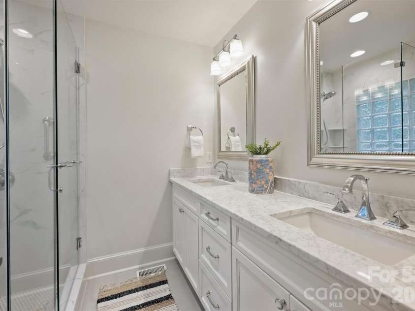 5519 Robinhood Road, Charlotte, NC 28211.  MLS# CAR4398545, YatesRealty ID 41120. 