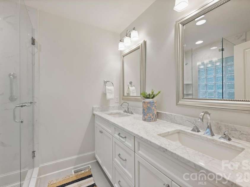 5519 Robinhood Road, Charlotte, NC 28211.  MLS# CAR4398545, YatesRealty ID 41120. 