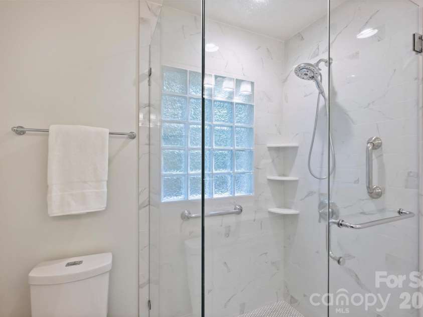 5519 Robinhood Road, Charlotte, NC 28211.  MLS# CAR4398545, YatesRealty ID 41120. 