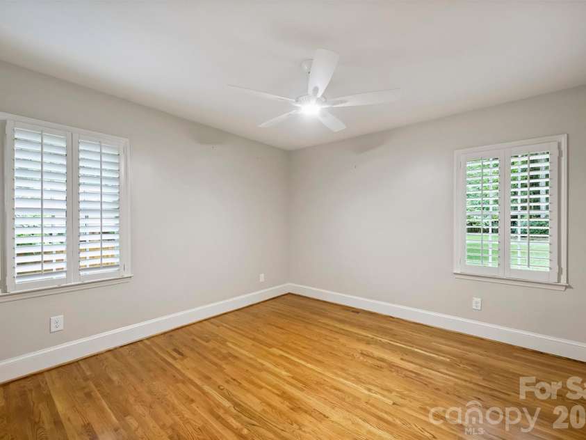 5519 Robinhood Road, Charlotte, NC 28211.  MLS# CAR4398545, YatesRealty ID 41120. 
