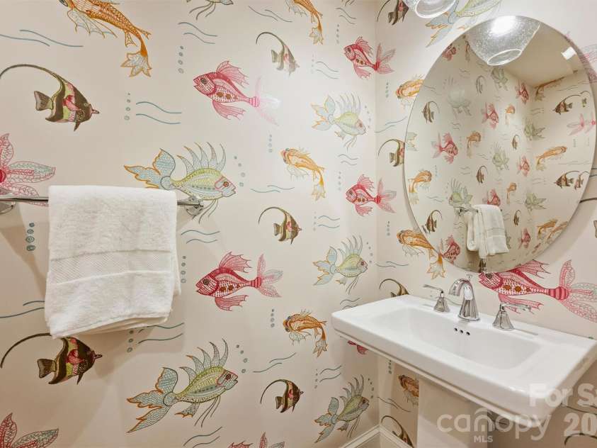 5519 Robinhood Road, Charlotte, NC 28211.  MLS# CAR4398545, YatesRealty ID 41120. 