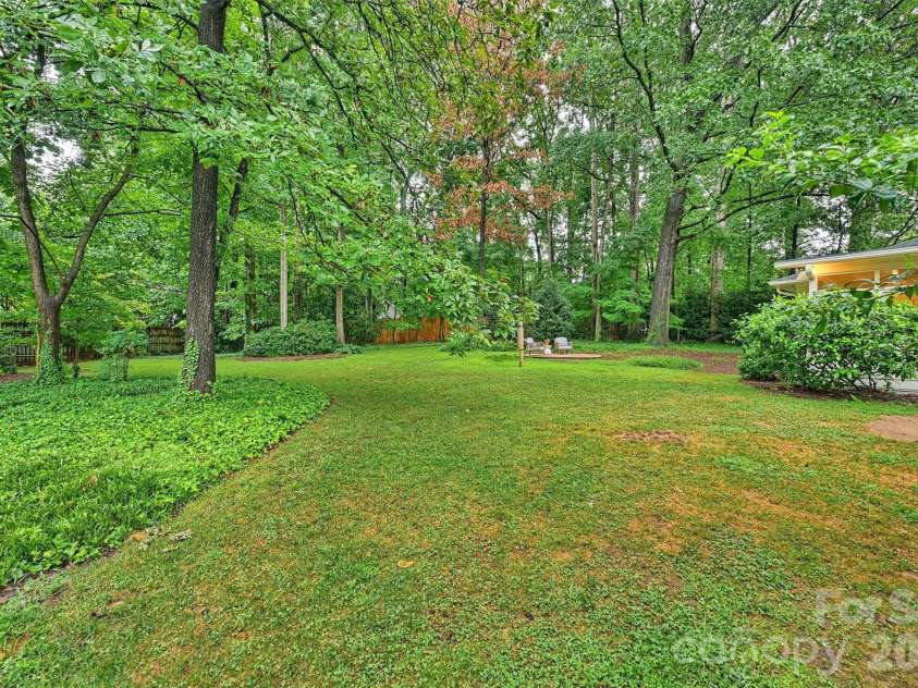 5519 Robinhood Road, Charlotte, NC 28211.  MLS# CAR4398545, YatesRealty ID 41120. 
