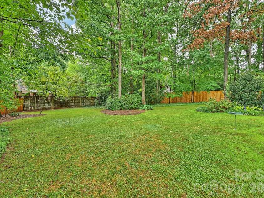 5519 Robinhood Road, Charlotte, NC 28211.  MLS# CAR4398545, YatesRealty ID 41120. 