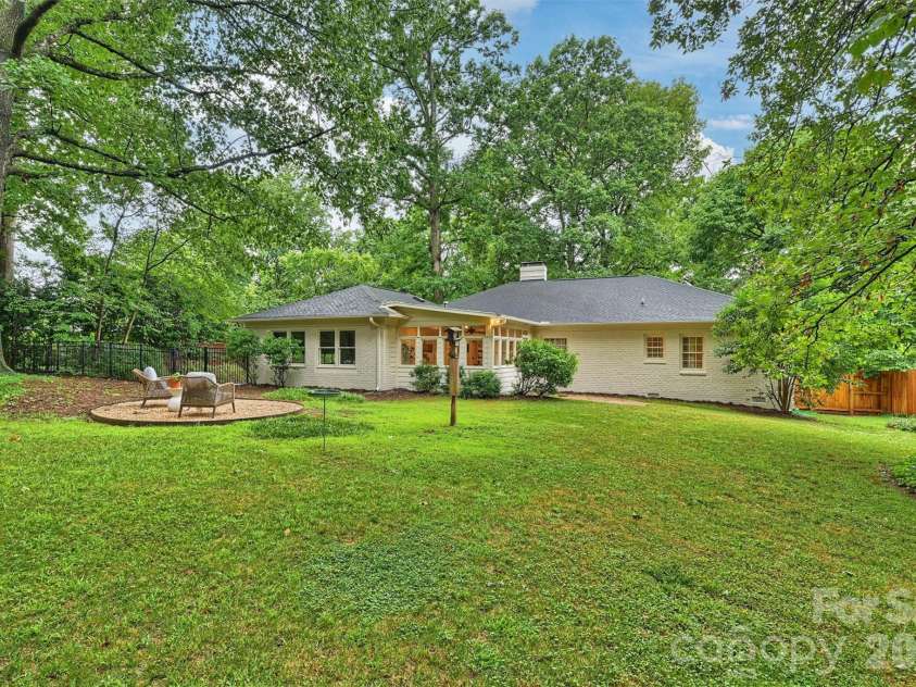 5519 Robinhood Road, Charlotte, NC 28211.  MLS# CAR4398545, YatesRealty ID 41120. 