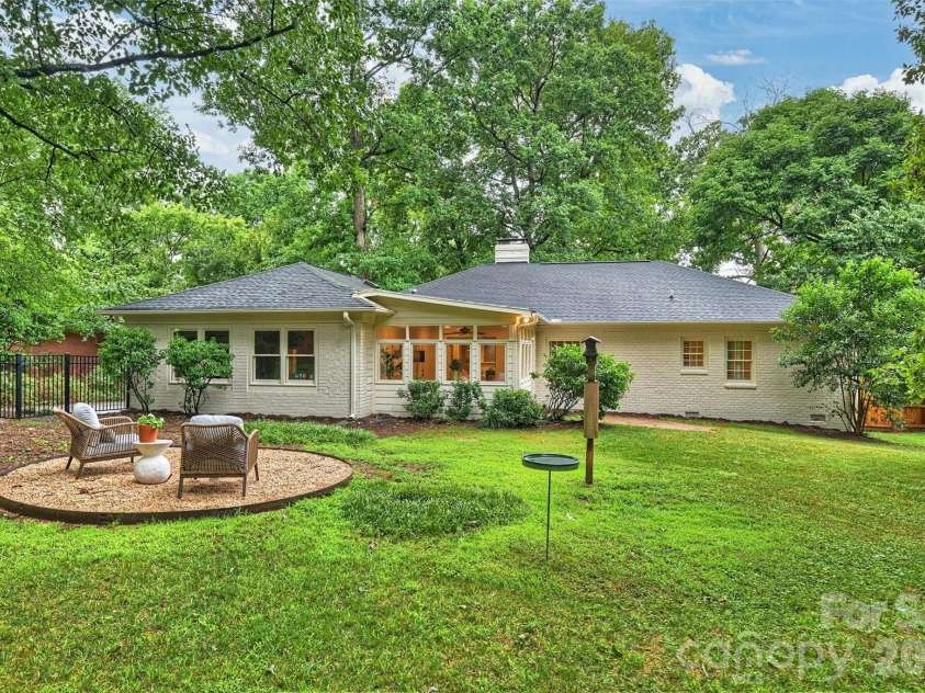 5519 Robinhood Road, Charlotte, NC 28211.  MLS# CAR4398545, YatesRealty ID 41120. 