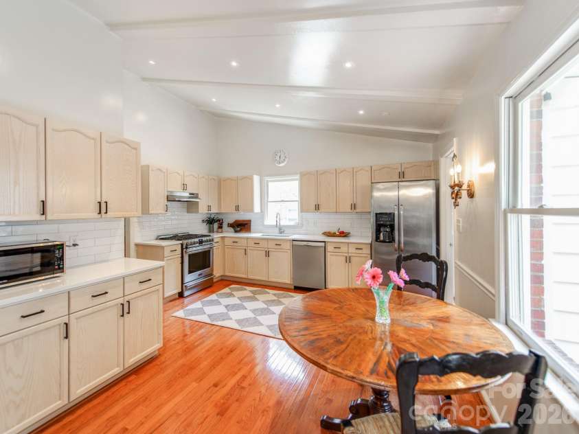 621 Laurel Fork Drive, Matthews, NC 28105.  MLS# CAR4408022, YatesRealty ID 41121. 