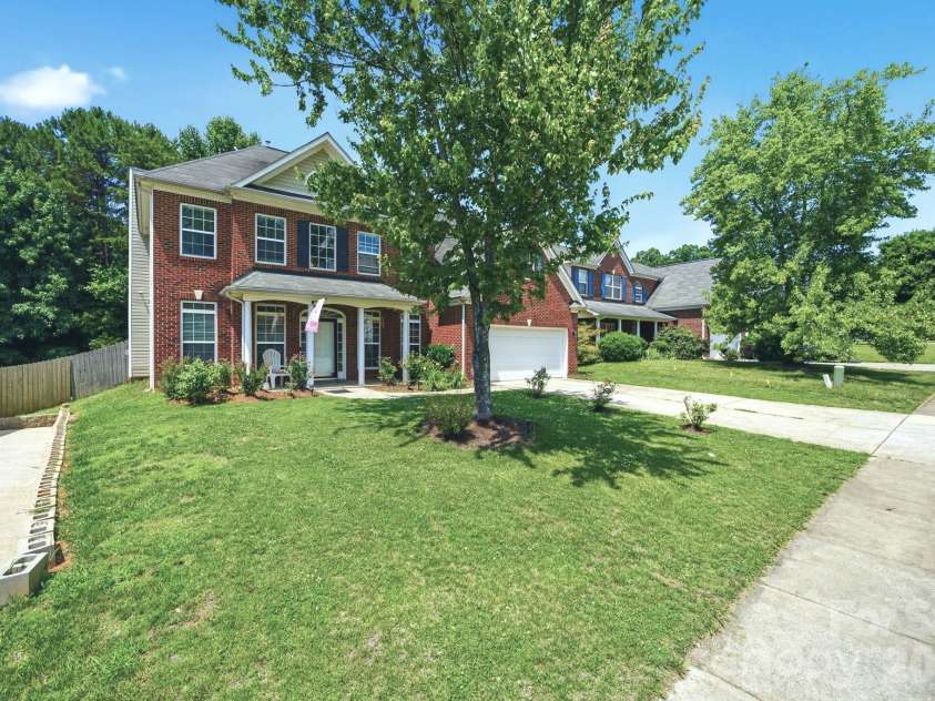 8505 Delamere Lane, Charlotte, NC 28269.  MLS# CAR4392897, YatesRealty ID 41122. 