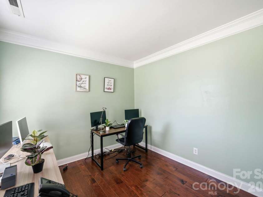 8505 Delamere Lane, Charlotte, NC 28269.  MLS# CAR4392897, YatesRealty ID 41122. 