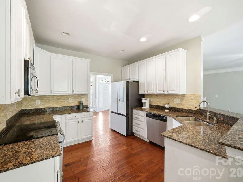 8505 Delamere Lane, Charlotte, NC 28269.  MLS# CAR4392897, YatesRealty ID 41122. 