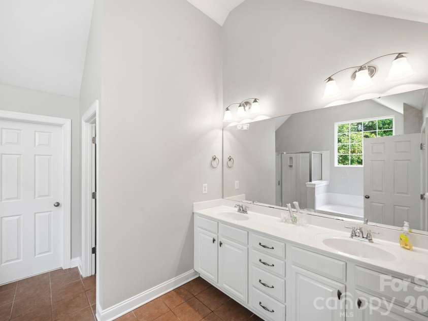 8505 Delamere Lane, Charlotte, NC 28269.  MLS# CAR4392897, YatesRealty ID 41122. 