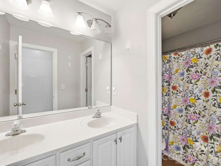 8505 Delamere Lane, Charlotte, NC 28269.  MLS# CAR4392897, YatesRealty ID 41122. 