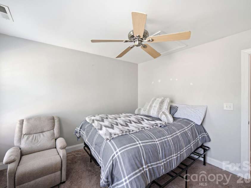 8505 Delamere Lane, Charlotte, NC 28269.  MLS# CAR4392897, YatesRealty ID 41122. 
