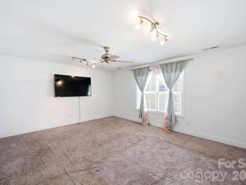 8505 Delamere Lane, Charlotte, NC 28269.  MLS# CAR4392897, YatesRealty ID 41122. 