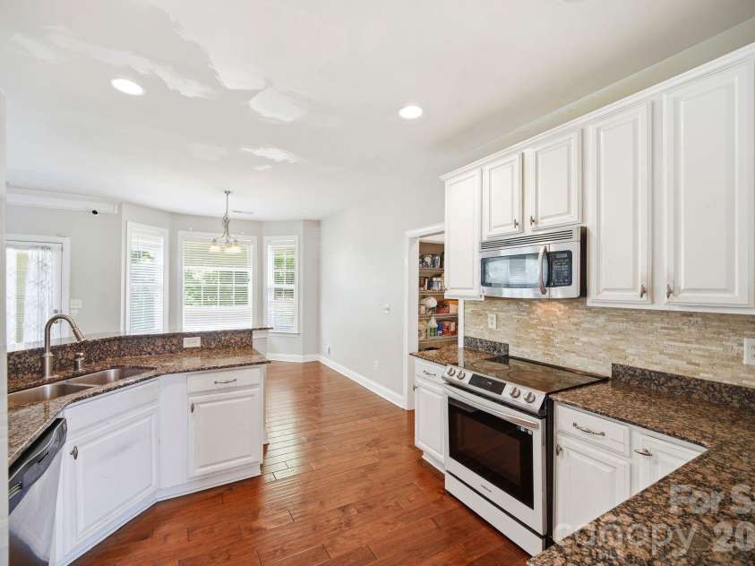 8505 Delamere Lane, Charlotte, NC 28269.  MLS# CAR4424240, YatesRealty ID 41122. 