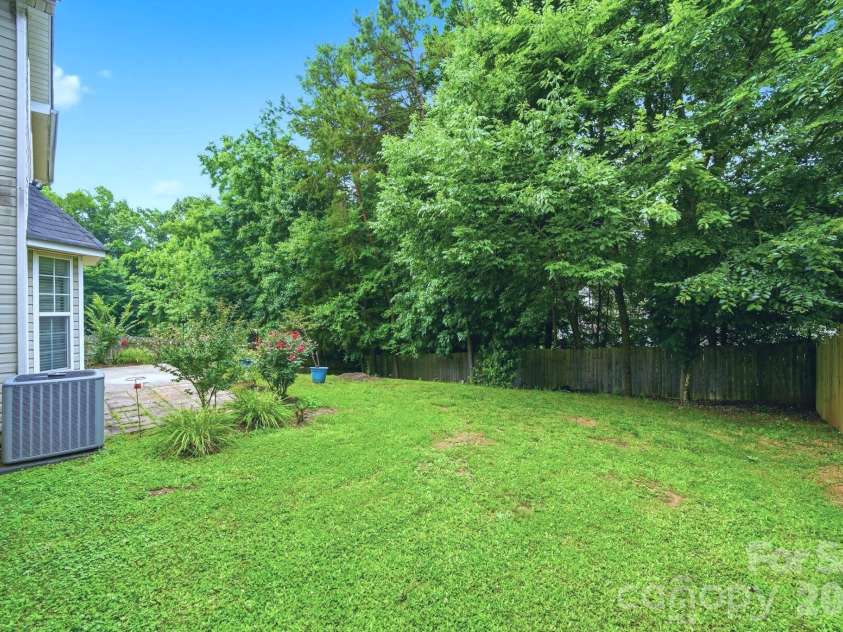8505 Delamere Lane, Charlotte, NC 28269.  MLS# CAR4424240, YatesRealty ID 41122. 