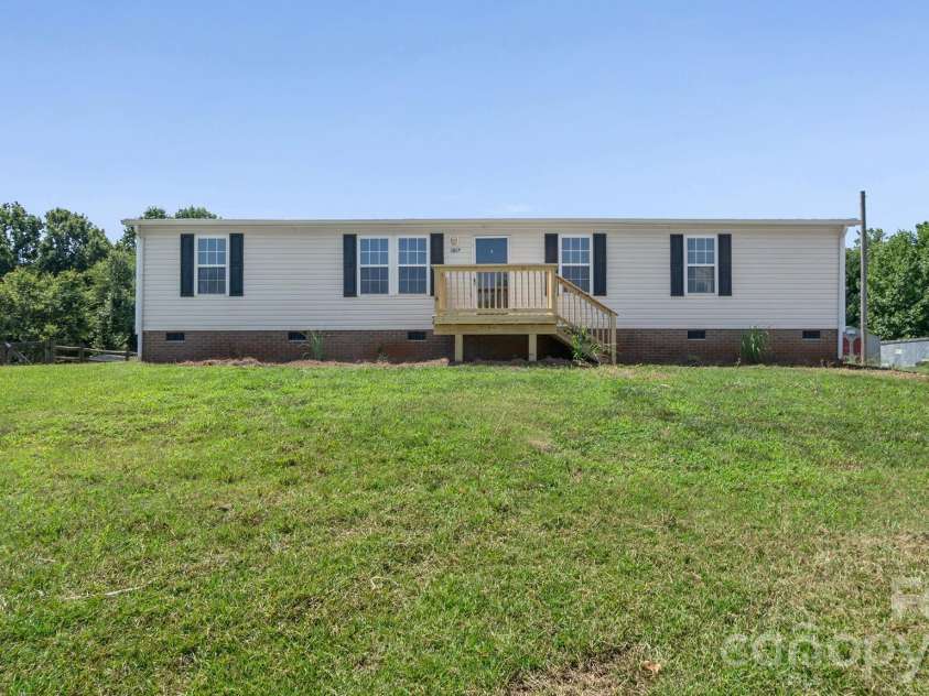 178 Zircon Drive, Statesville, NC 28625.  MLS# CAR4410053, YatesRealty ID 41124. 