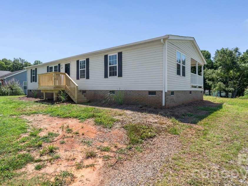 178 Zircon Drive, Statesville, NC 28625.  MLS# CAR4410053, YatesRealty ID 41124. 