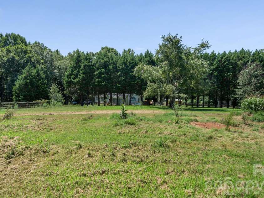178 Zircon Drive, Statesville, NC 28625.  MLS# CAR4410053, YatesRealty ID 41124. 